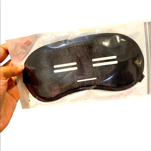 Eye Mask, Super Smooth Sleep Mask and Blind Fold (Black) - Picture 3 of 5